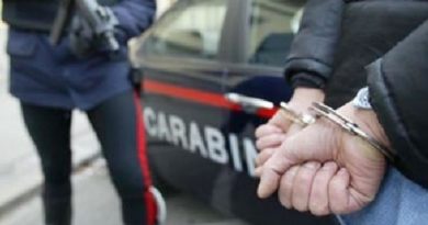 carabinieri alatri arresto madre violenza donne frosinone ciociaria lazio