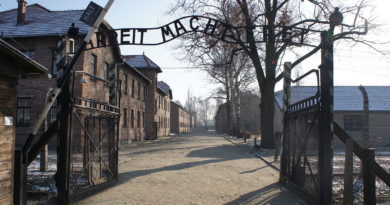 campo concentramento L'ingresso del campo di concentramento auschwitz il corriere della provincia