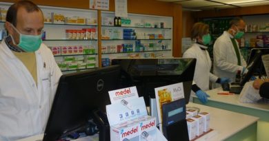 farmacisti bancone il corriere della provincia