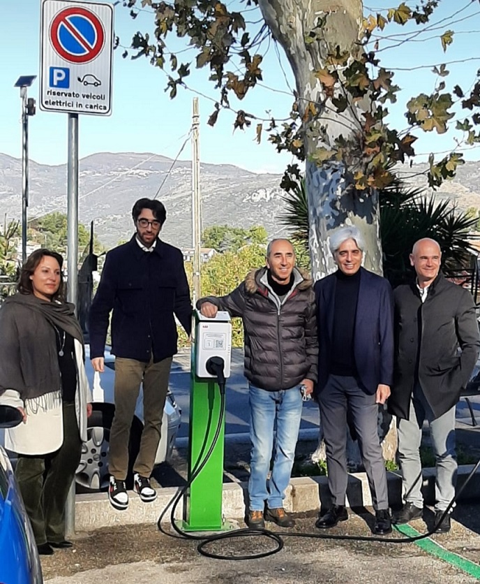 Ferentino Installata La Prima Colonnina Di Ricarica Per Auto