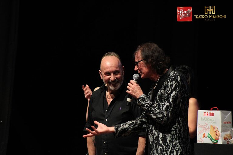 Maurizio Battista fa festa con il pubblico da sold-out al Teatro Manzoni di Cassino