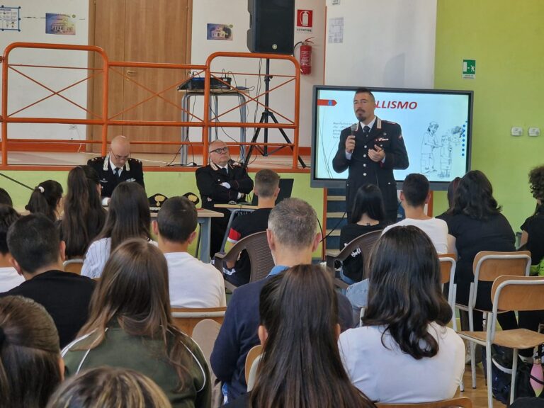 Incontro tra Carabinieri e studenti delle terze medie dell’Istituto Comprensivo di Amaseno